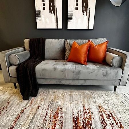 Stylish Executive Apartment With Power Backup ヨハネスブルグ エクステリア 写真
