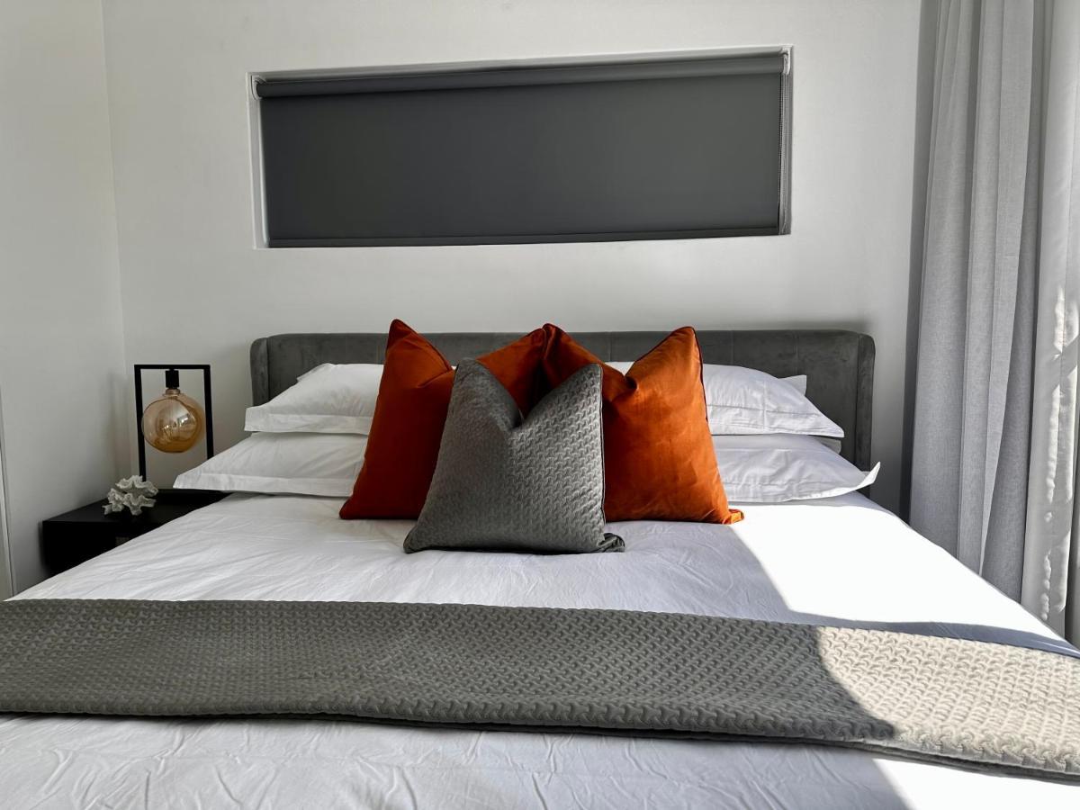 Stylish Executive Apartment With Power Backup ヨハネスブルグ エクステリア 写真