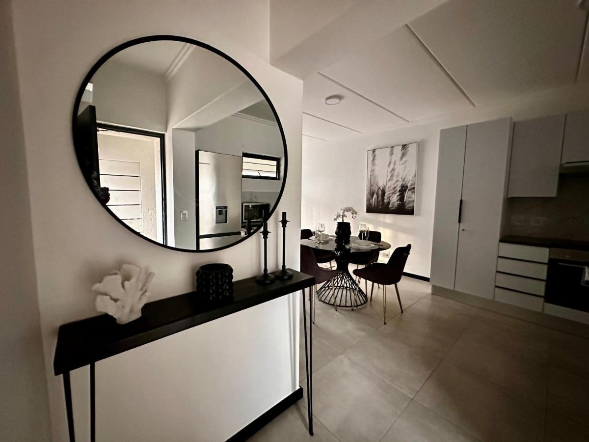 Stylish Executive Apartment With Power Backup ヨハネスブルグ エクステリア 写真
