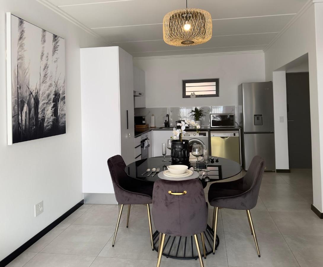 Stylish Executive Apartment With Power Backup ヨハネスブルグ エクステリア 写真