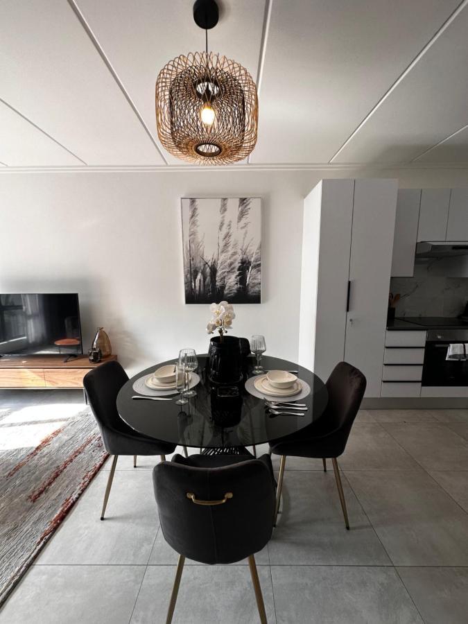 Stylish Executive Apartment With Power Backup ヨハネスブルグ エクステリア 写真