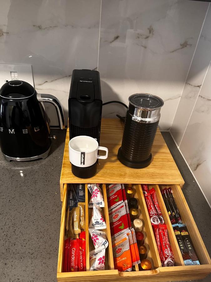 Stylish Executive Apartment With Power Backup ヨハネスブルグ エクステリア 写真