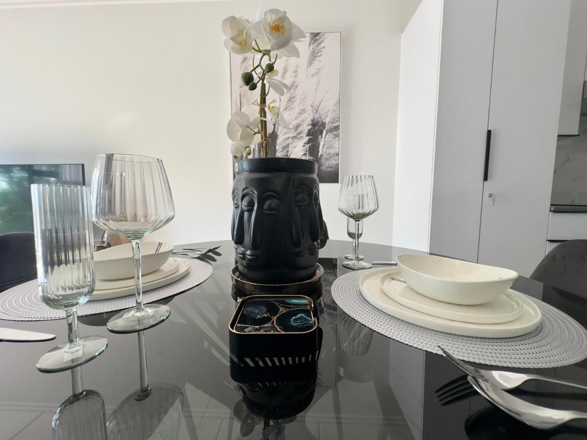 Stylish Executive Apartment With Power Backup ヨハネスブルグ エクステリア 写真