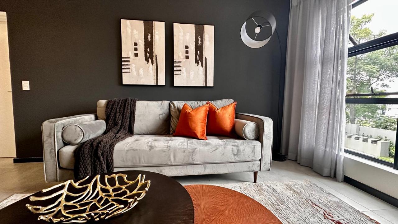 Stylish Executive Apartment With Power Backup ヨハネスブルグ エクステリア 写真