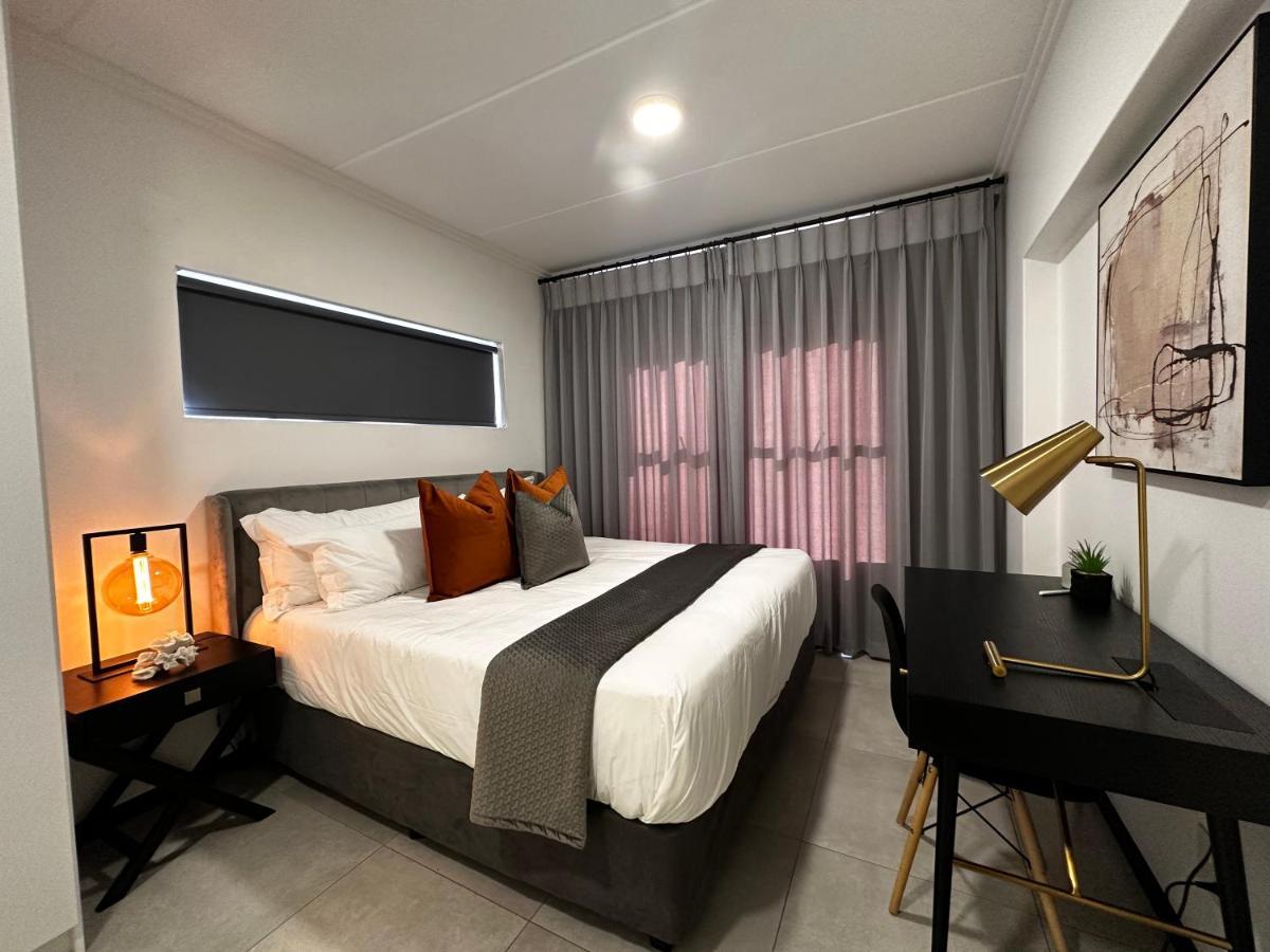 Stylish Executive Apartment With Power Backup ヨハネスブルグ エクステリア 写真