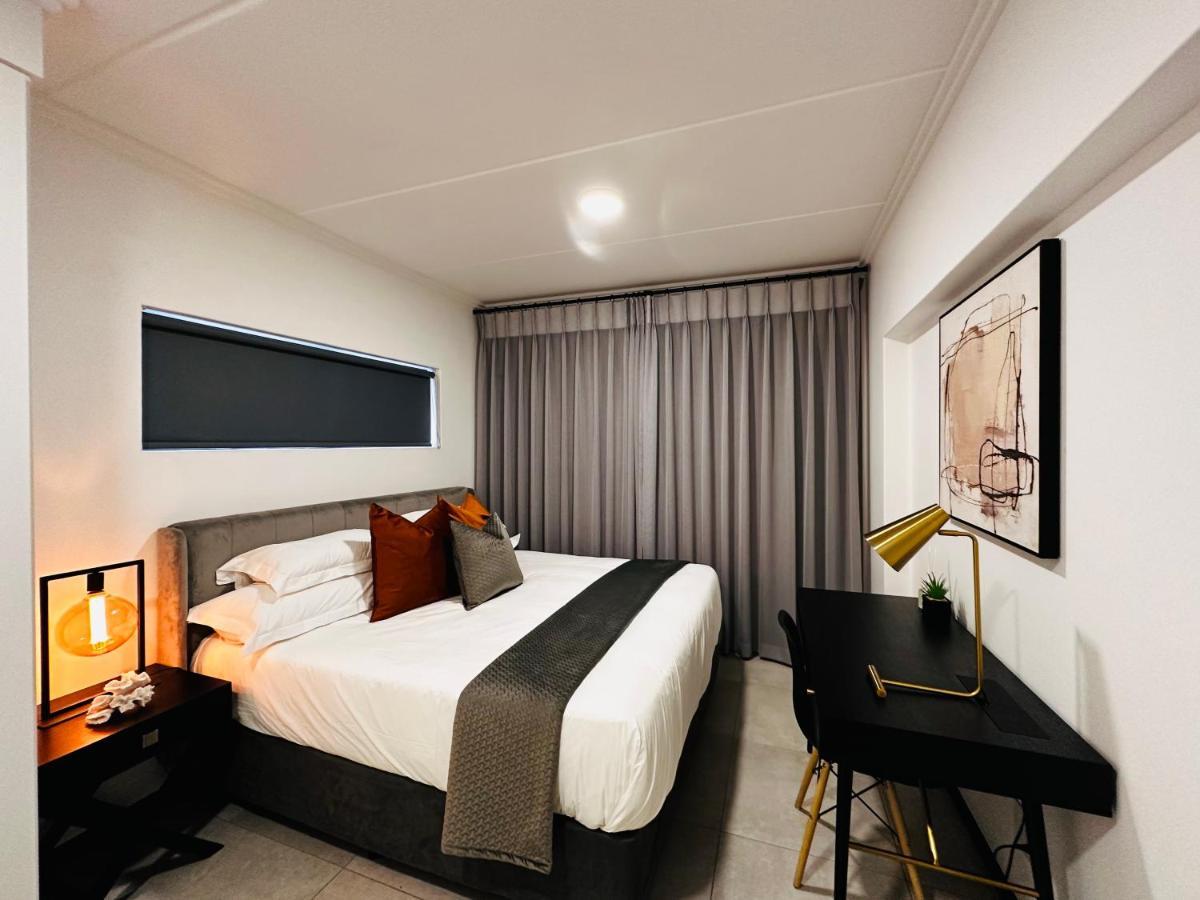 Stylish Executive Apartment With Power Backup ヨハネスブルグ エクステリア 写真