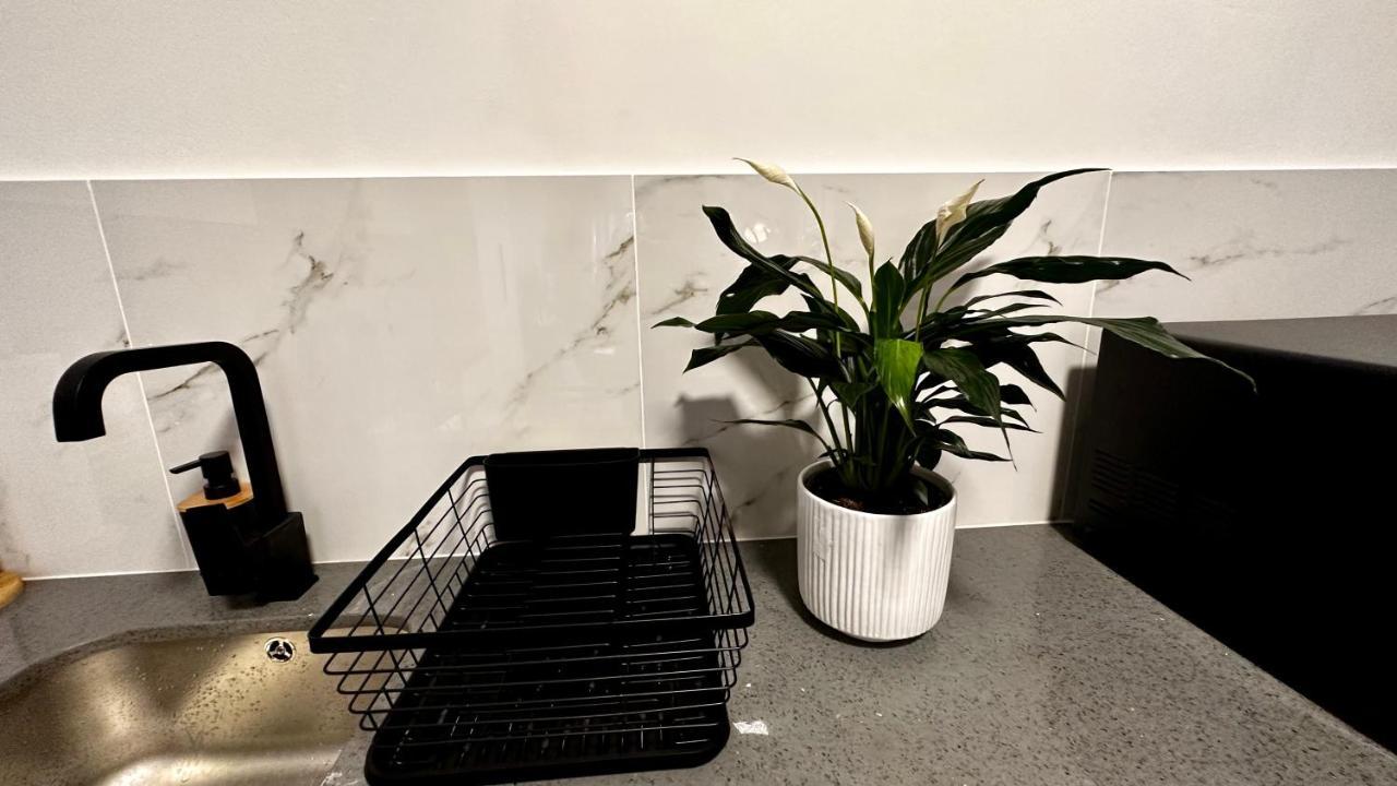 Stylish Executive Apartment With Power Backup ヨハネスブルグ エクステリア 写真