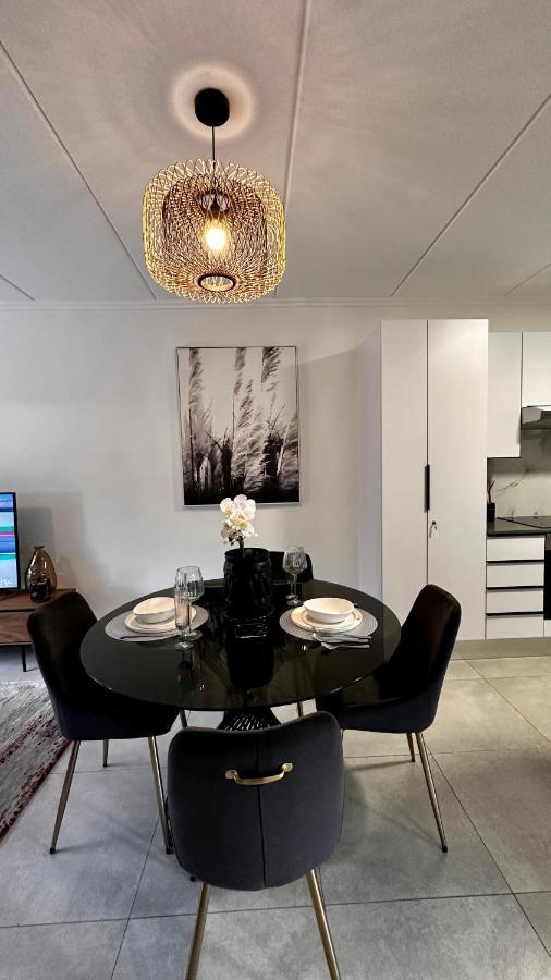 Stylish Executive Apartment With Power Backup ヨハネスブルグ エクステリア 写真